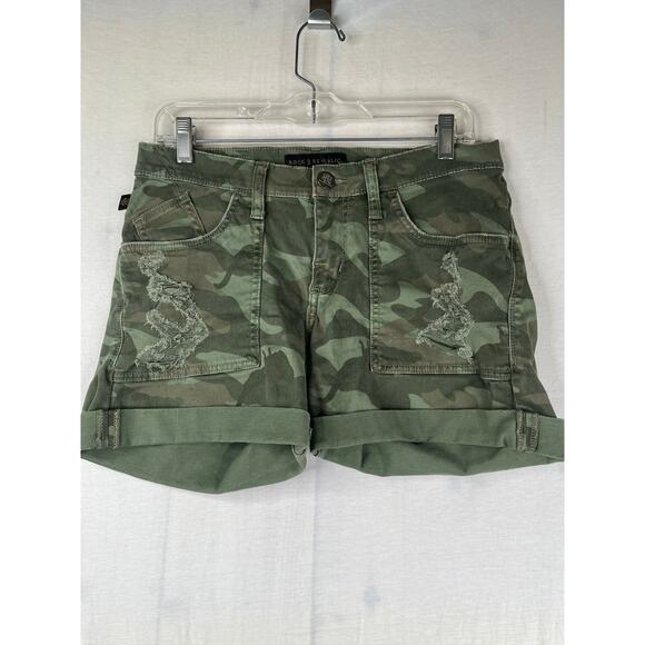 Rock & Republic Distressed Camo Shorts Size 8 EUC - Picture 1 of 10
